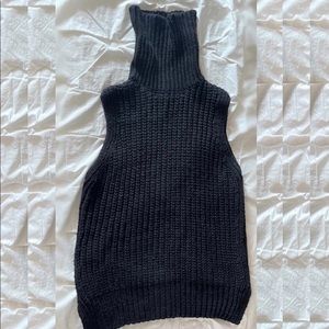 🚨SOLD🚨 H&M Oversized Sleeveless Knitted Turtleneck